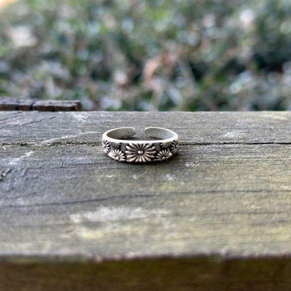 Jewelry - RELISTED Field Of Flowers Sunflower Ring